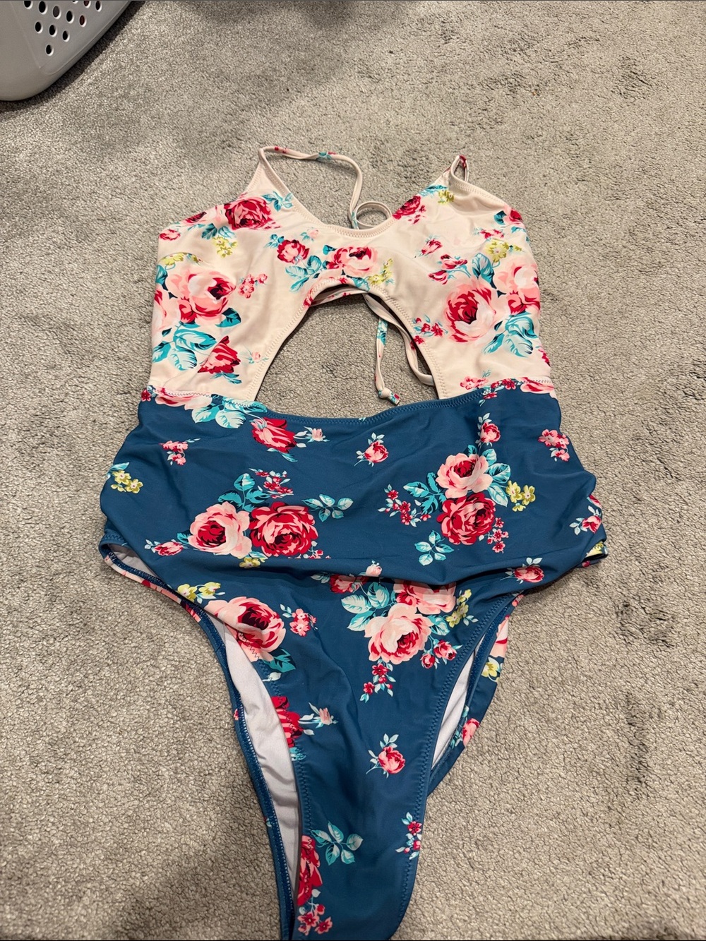 Cupshe Floral Cutout One-Piece Swimsuit in Navy and Cream